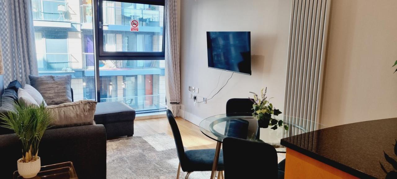 Luxury Waterside Apartment Canary Wharf Londra Esterno foto